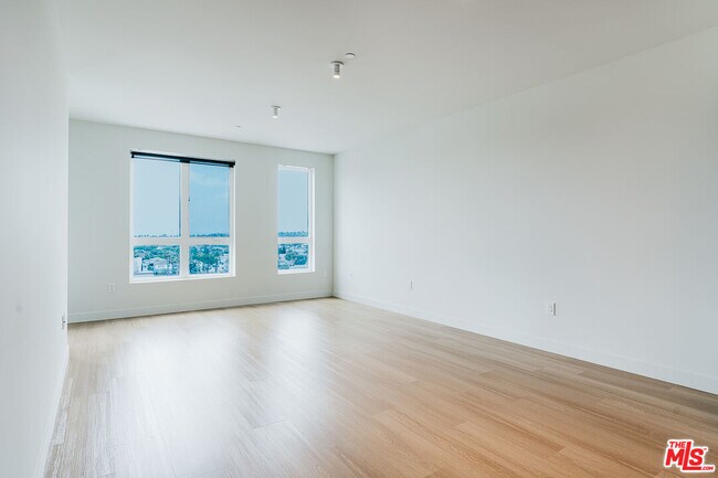 Foto del edificio - 10601 Washington Blvd