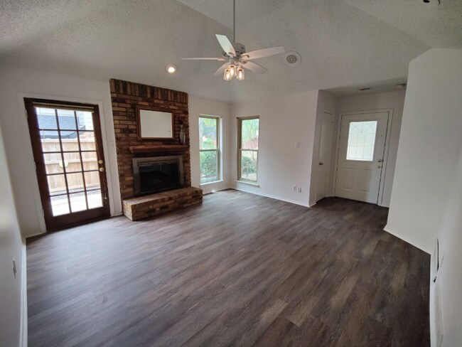 Building Photo - 2833 Monet Pl