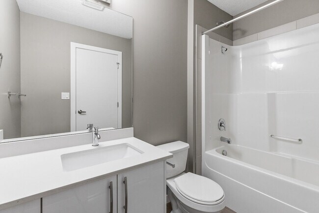 Building Photo - 1631 Hammond Cres NW