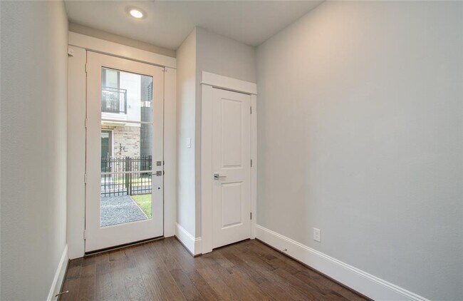 Foto del edificio - 1262 N Post Oak Rd