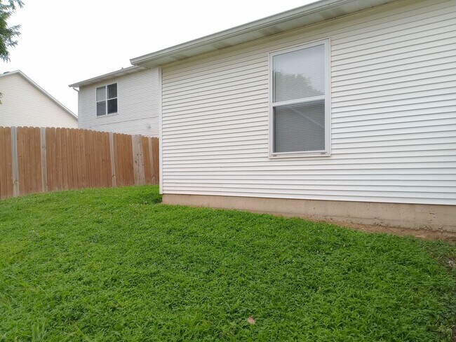 Foto del edificio - 5013-5015 Carrie Ridge Dr.