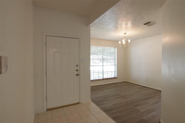 Foto del edificio - 1416 Caslyn Dr