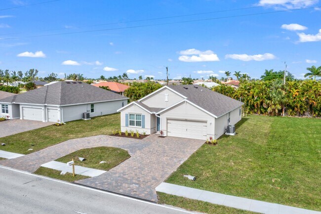 Building Photo - 1907 Cape Coral Pky W