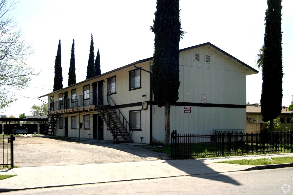 Building Photo - 2418 E White Ave