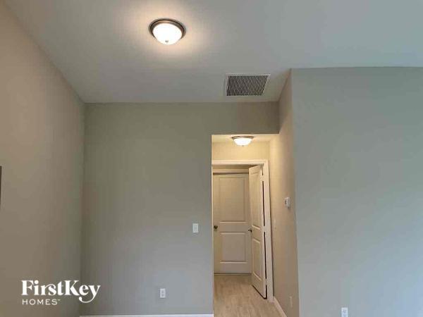 Building Photo - 414 SW 31st Ave