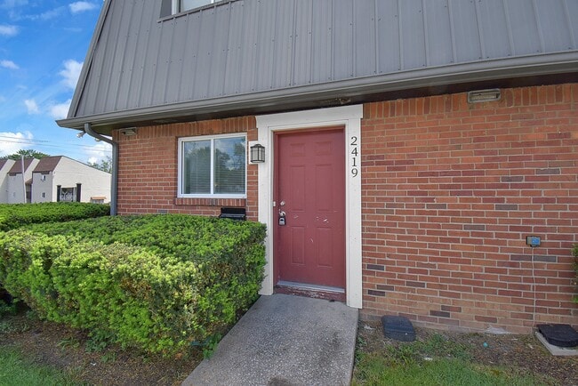 Foto del edificio - 2407 Belcher Dr