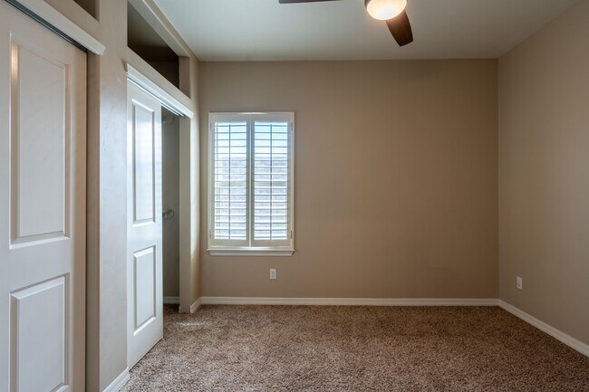 Foto del edificio - 5804 Aberdeen Ct