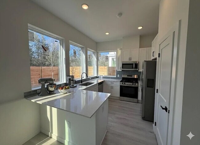Foto del edificio - Room in Apartment on Riverside Farms Rd