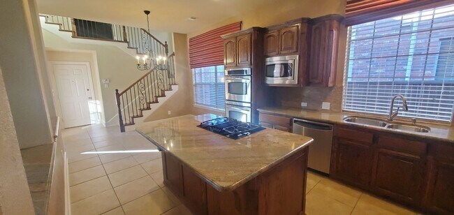 Building Photo - Luxury Home in Master Planned Castle Hills...