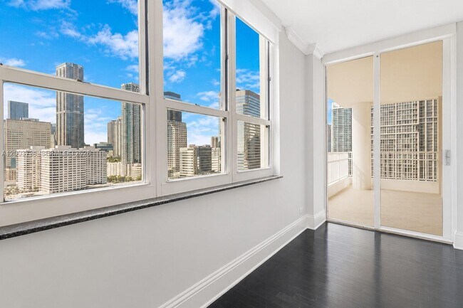 Foto del edificio - 701 Brickell Key Blvd