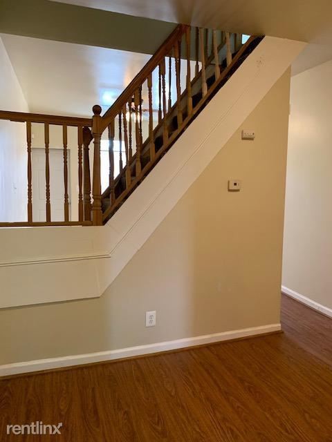 Building Photo - 3 br, 1 bath Townhome - 1727 McHenry St