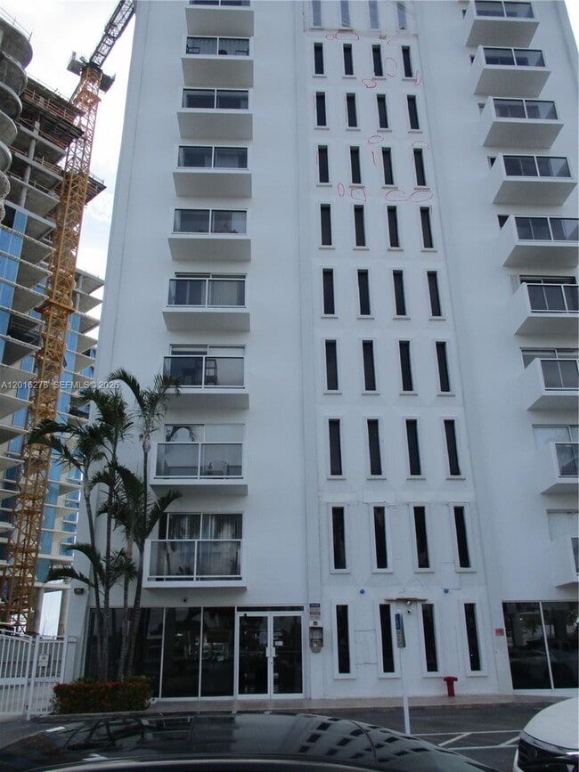 Building Photo - 5313 Collins Ave