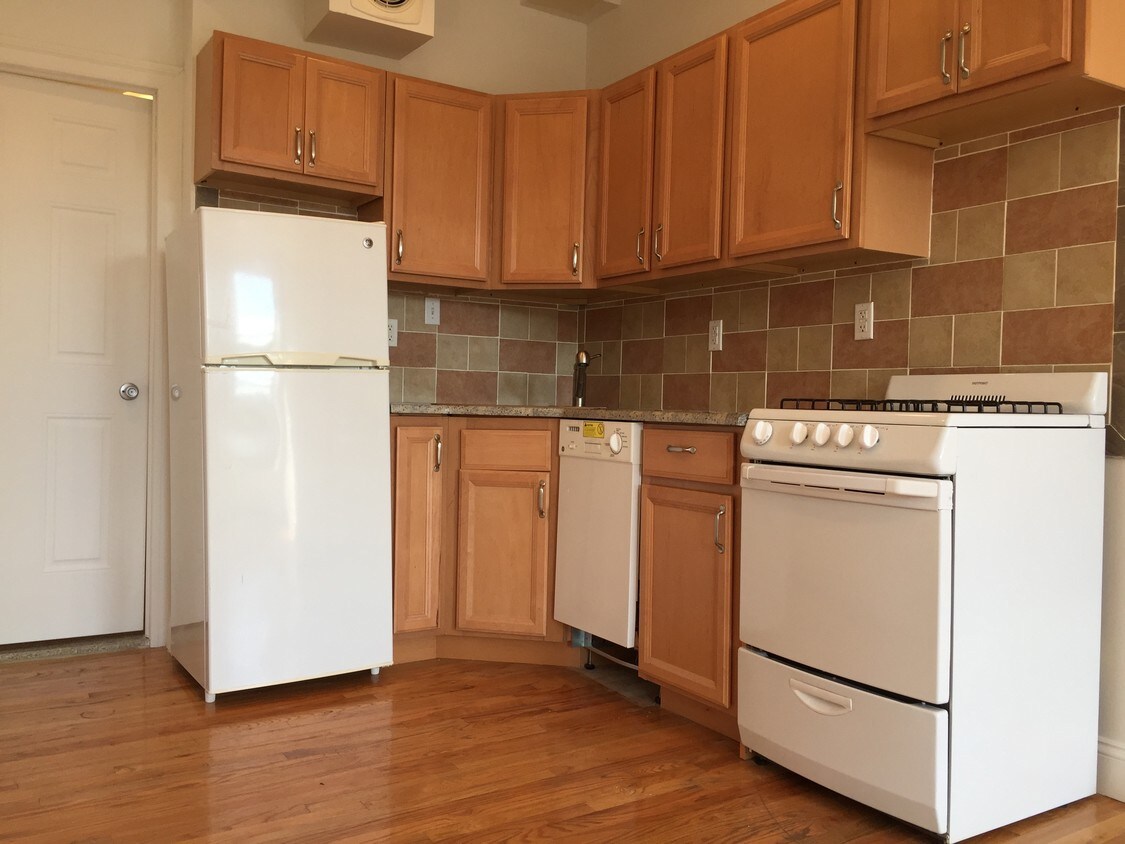 Foto principal - 2451 Frederick Douglass Blvd