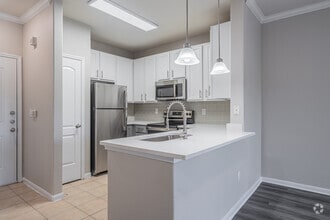 Interior Photo - The Lynx