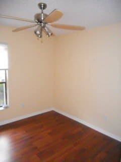 Foto del edificio - 658 Bryan Terrace Dr