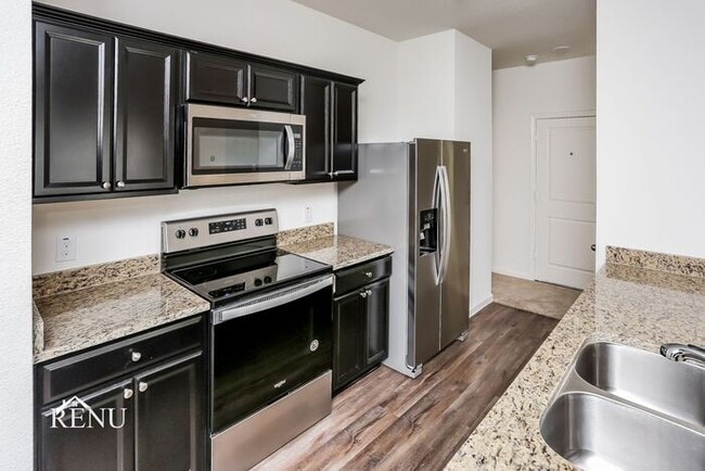 Building Photo - 466 London Dr