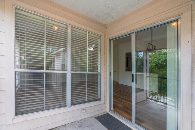 Building Photo - 8051 Bay Branch Dr