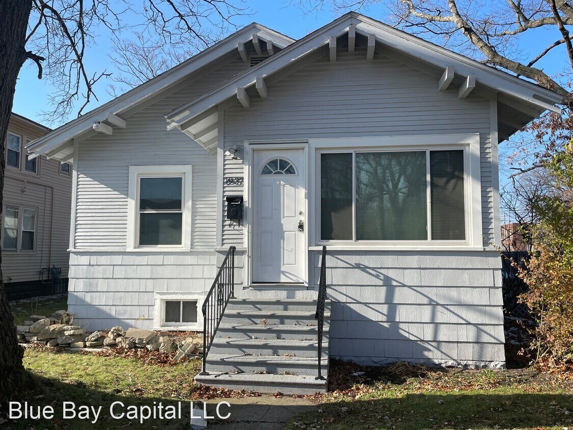 2 br, 1 bath House 1937 Commerce St House Rental in Muskegon, MI