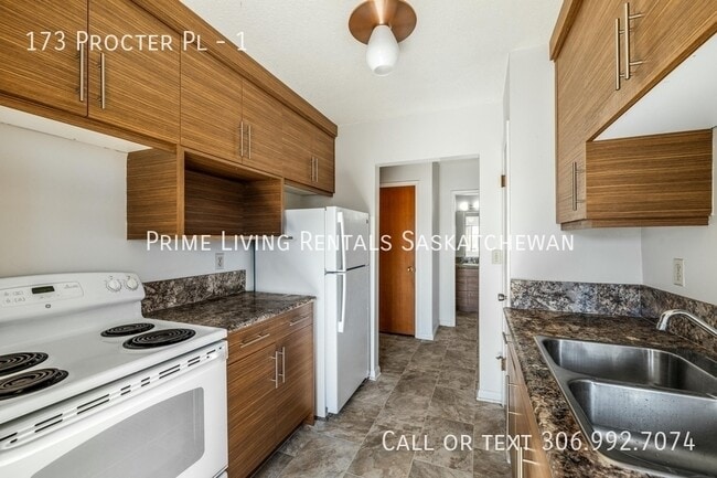 Building Photo - 173 Procter Pl