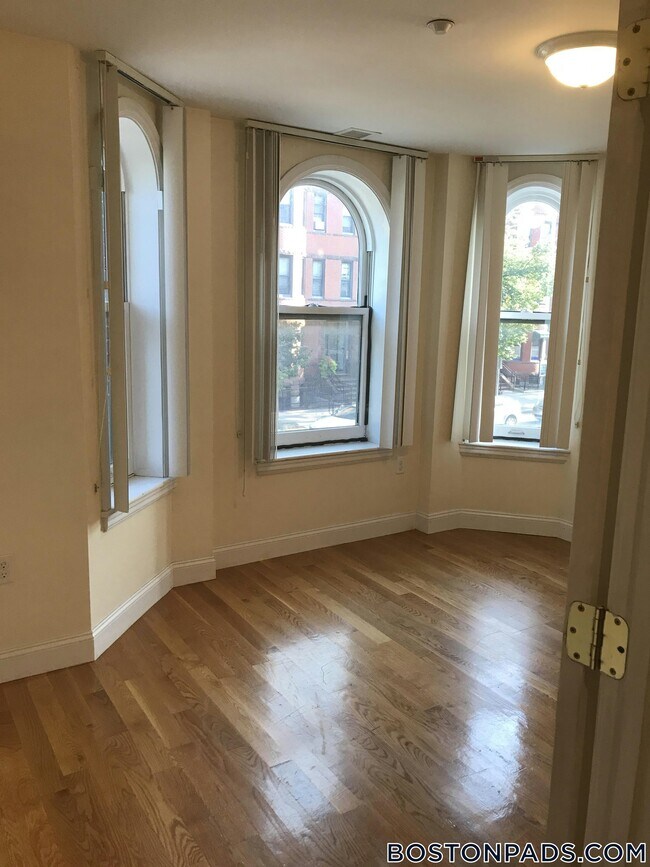 Foto del edificio - 90 Westland Ave