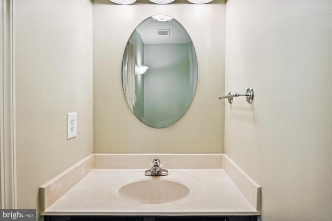 Foto del edificio - 1293 Quaker Hill Dr