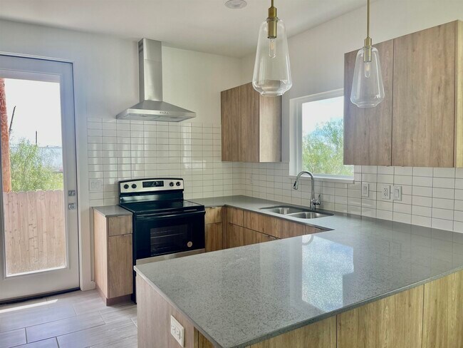 Building Photo - 413 Deer Path Lp