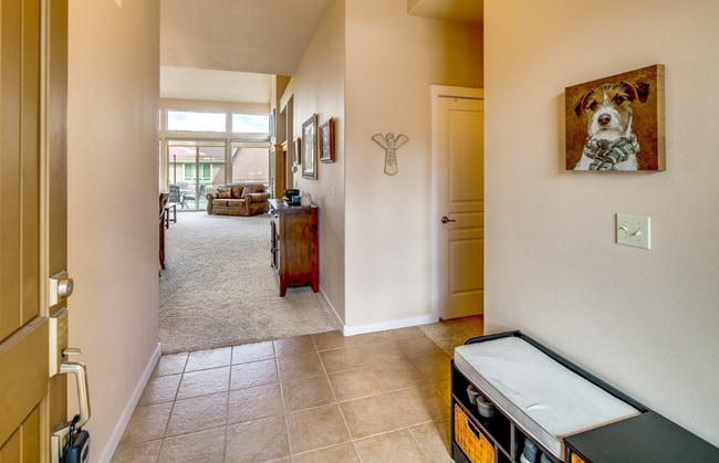 Building Photo - 2 Bed/2 Bath Single-Level Condo in Eagle C...