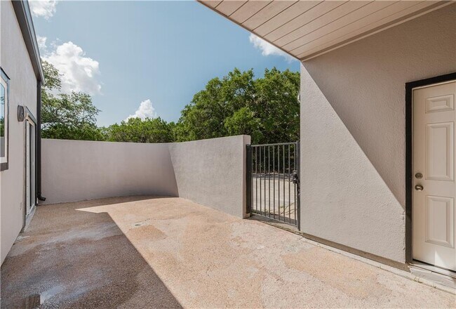 Building Photo - 415 Seawind