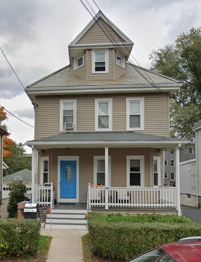 Building Photo - 65 Fairbanks St