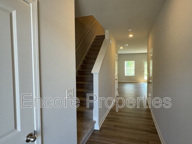 Building Photo - 3219 Bailey Lk Dr