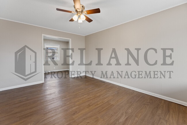 Building Photo - 3419 S Glenn Ave