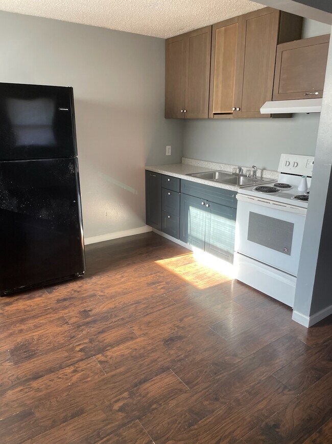 Foto del edificio - 2331 N Rosedale Ave