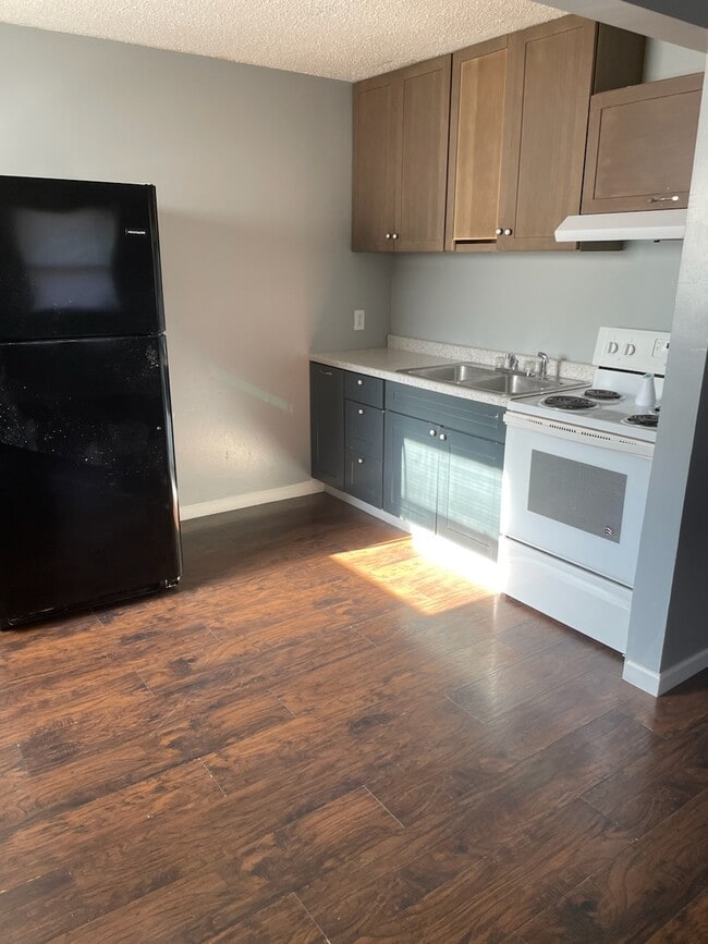 Building Photo - 2331 N Rosedale Ave