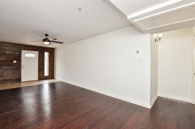 Foto del edificio - 19990 Ravenwood Dr