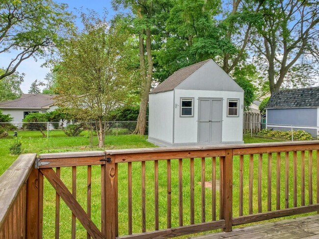 Foto del edificio - 720 Country Ln S