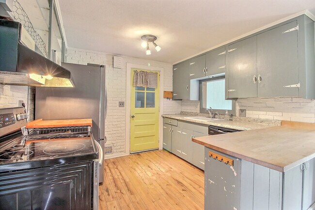 Foto del edificio - 14 Birch Tree Ln