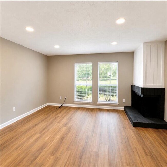 Foto del edificio - 3254 Strawberry Ln