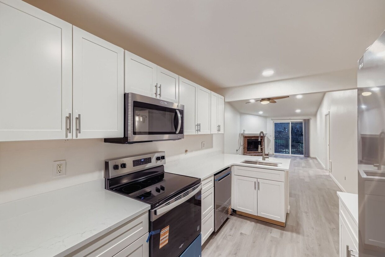 Beautiful 2Bed/1.75Bath in an Exclusive Community in the heart of Kirkland! - Beautiful 2Bed/1.75Bath in an Exclusive Community in the heart of Kirkland!