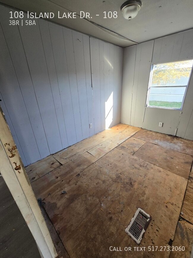 Building Photo - 108 Island Lake Dr