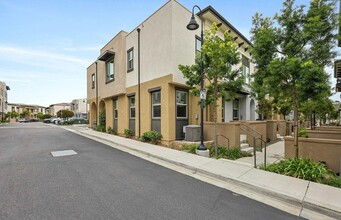 Building Photo - 2351 Solara Ln