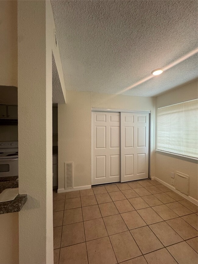 Foto del edificio - 5650 Birchmont Dr