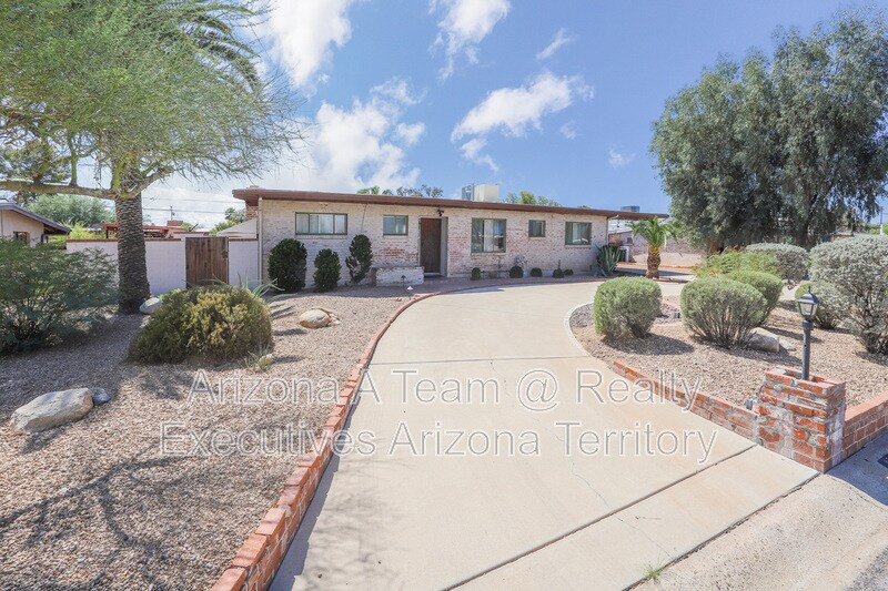 Foto principal - 7022 E 3rd St