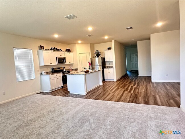 Foto del edificio - 124 Parrigin Cv