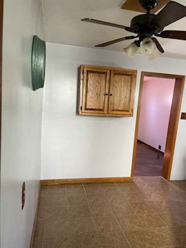 Building Photo - Three Bedroom Two Bath Home Newly Renovated