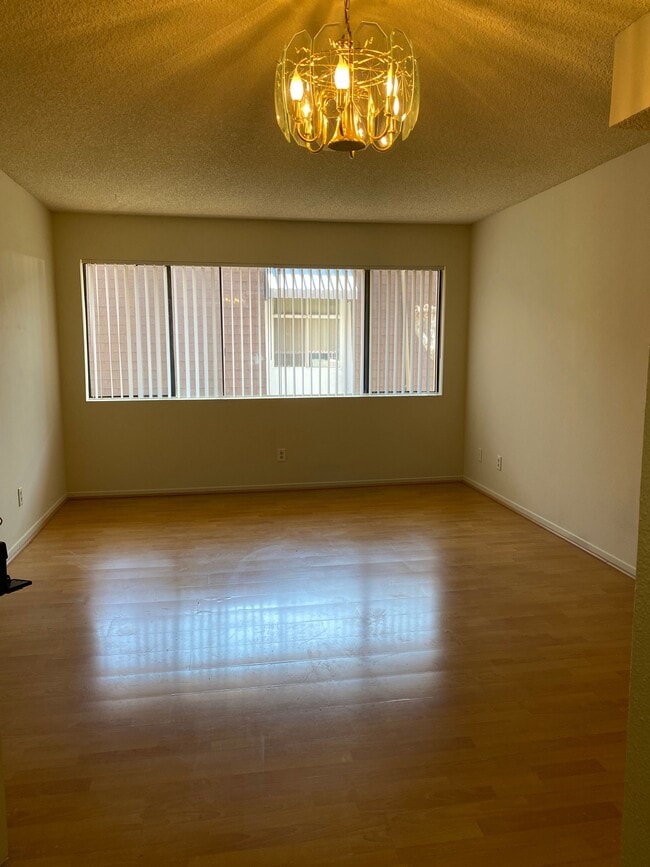 Building Photo - 703 Orange Grove Ave