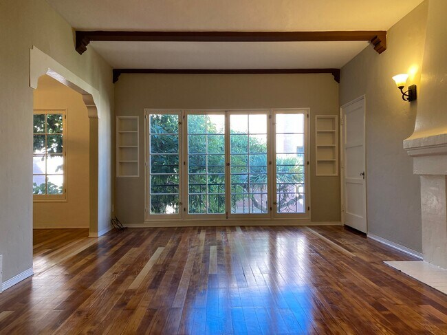 Foto del edificio - 650 S Cloverdale Ave