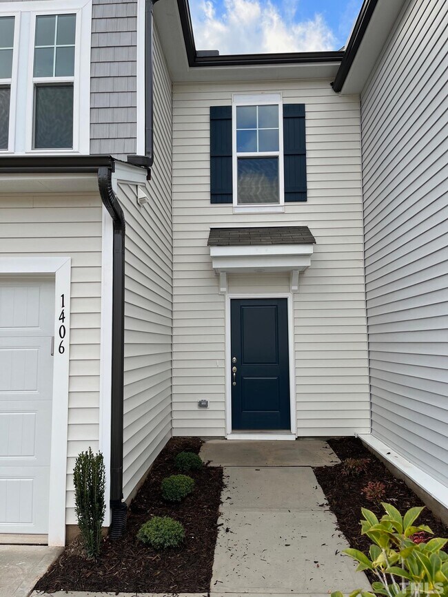 Building Photo - 1406 Smoky Mountains St