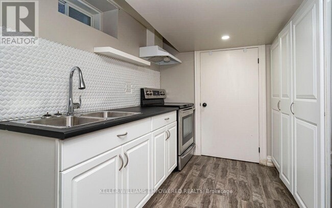 Building Photo - 583 Old Weston Rd