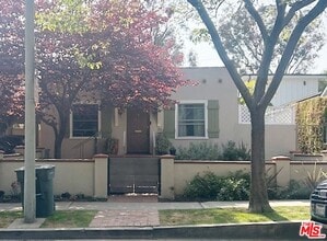 Building Photo - 843 Huntley Dr