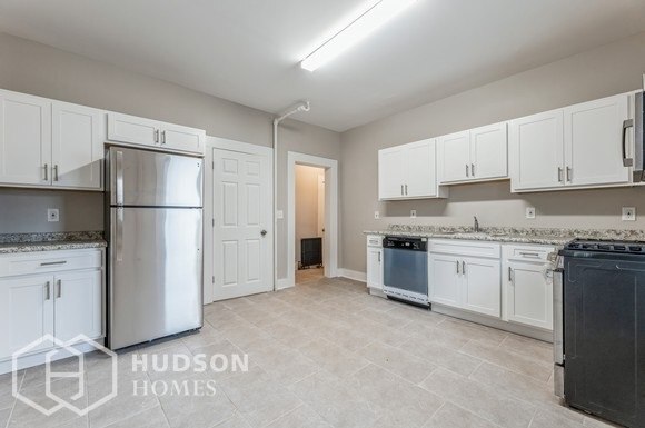 Foto del edificio - NOW AVAILABLE! -  84 BELLEVILLE AVE, BLOOM...